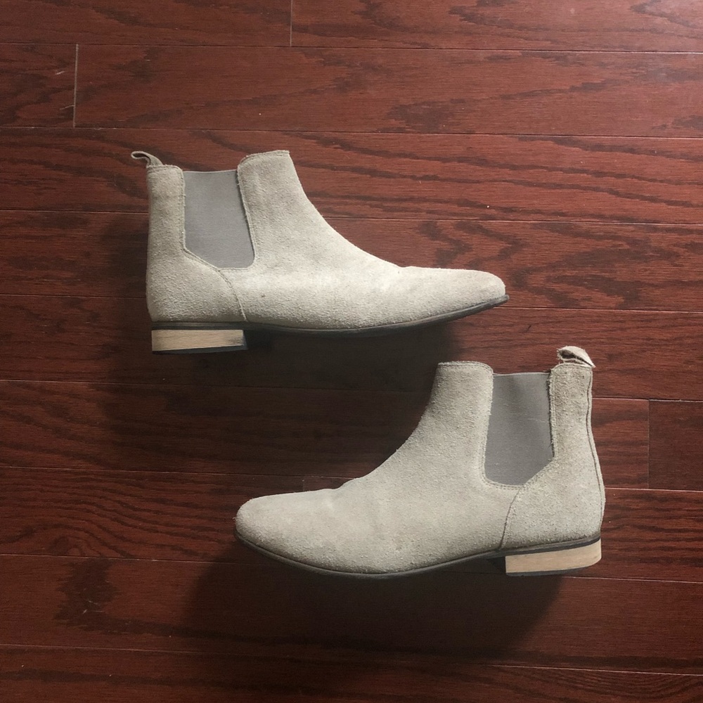 Urban Outfitter Chelsea Boots